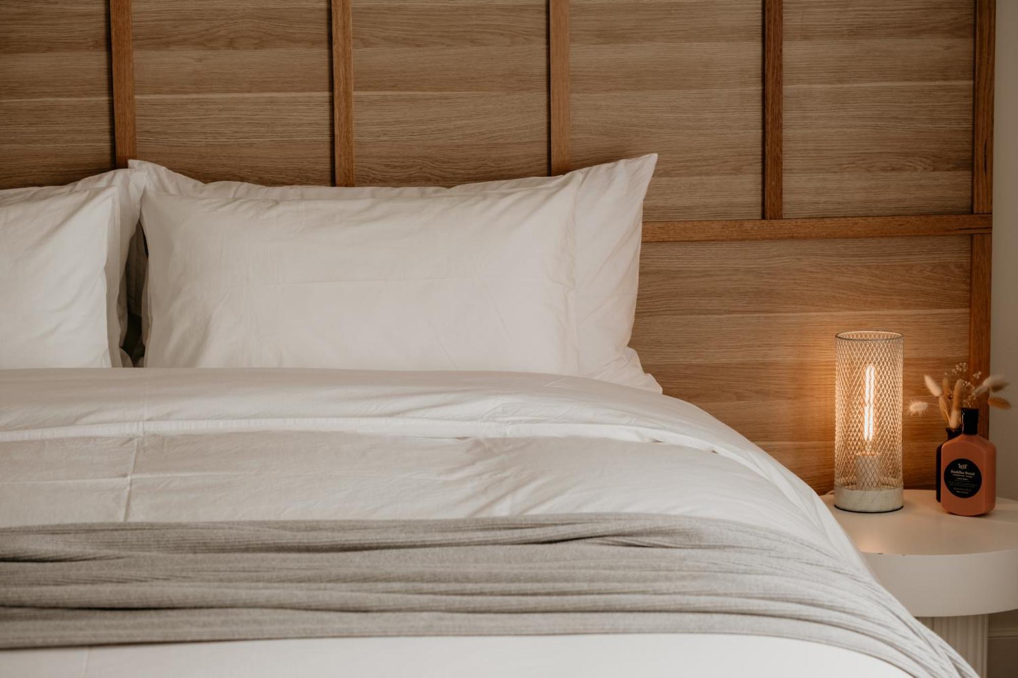 The Oak & Anchor Hotel Port Fairy Luaran gambar A bed with a duvet