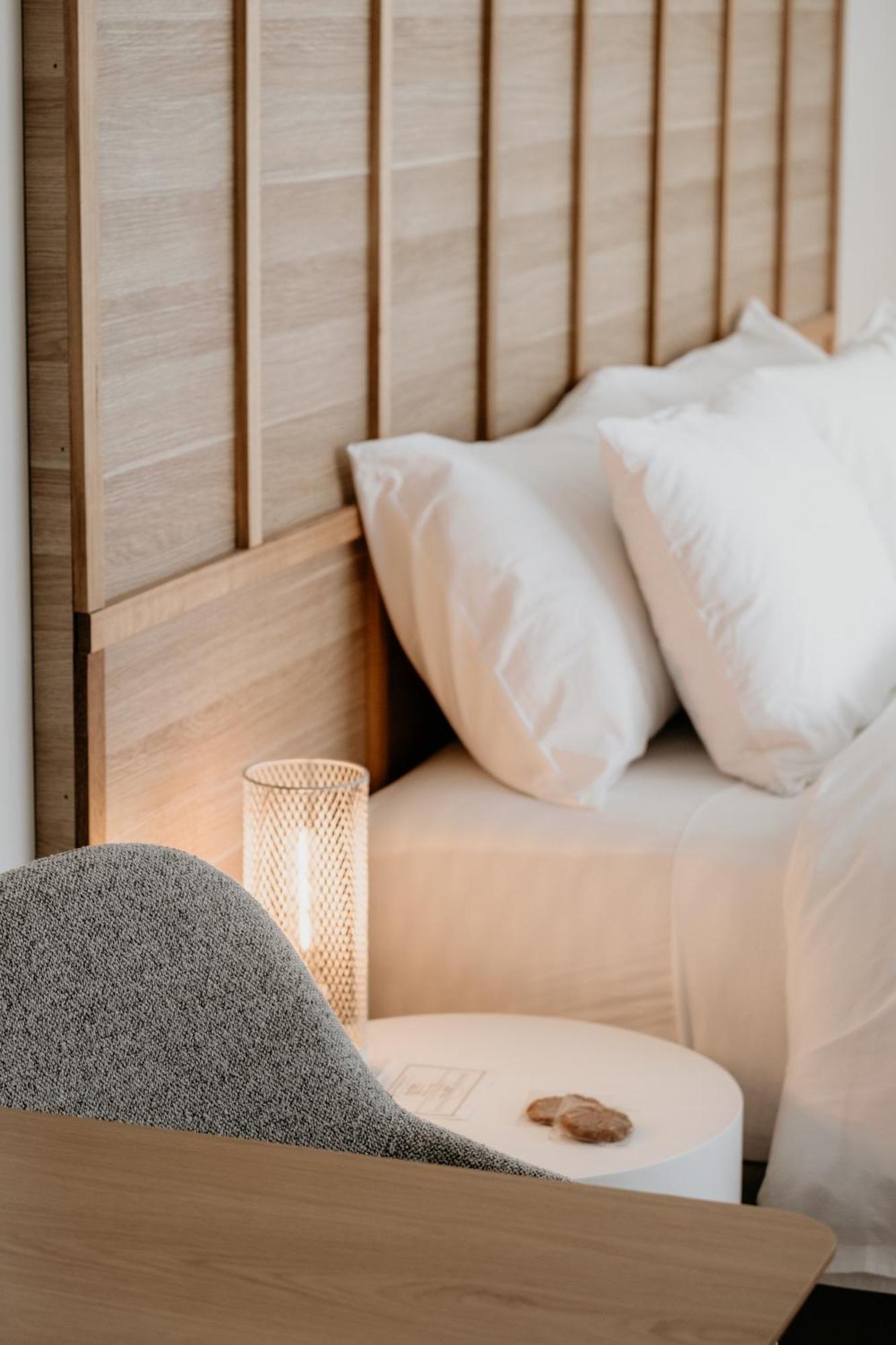 The Oak & Anchor Hotel Port Fairy Luaran gambar A bed with two pillows