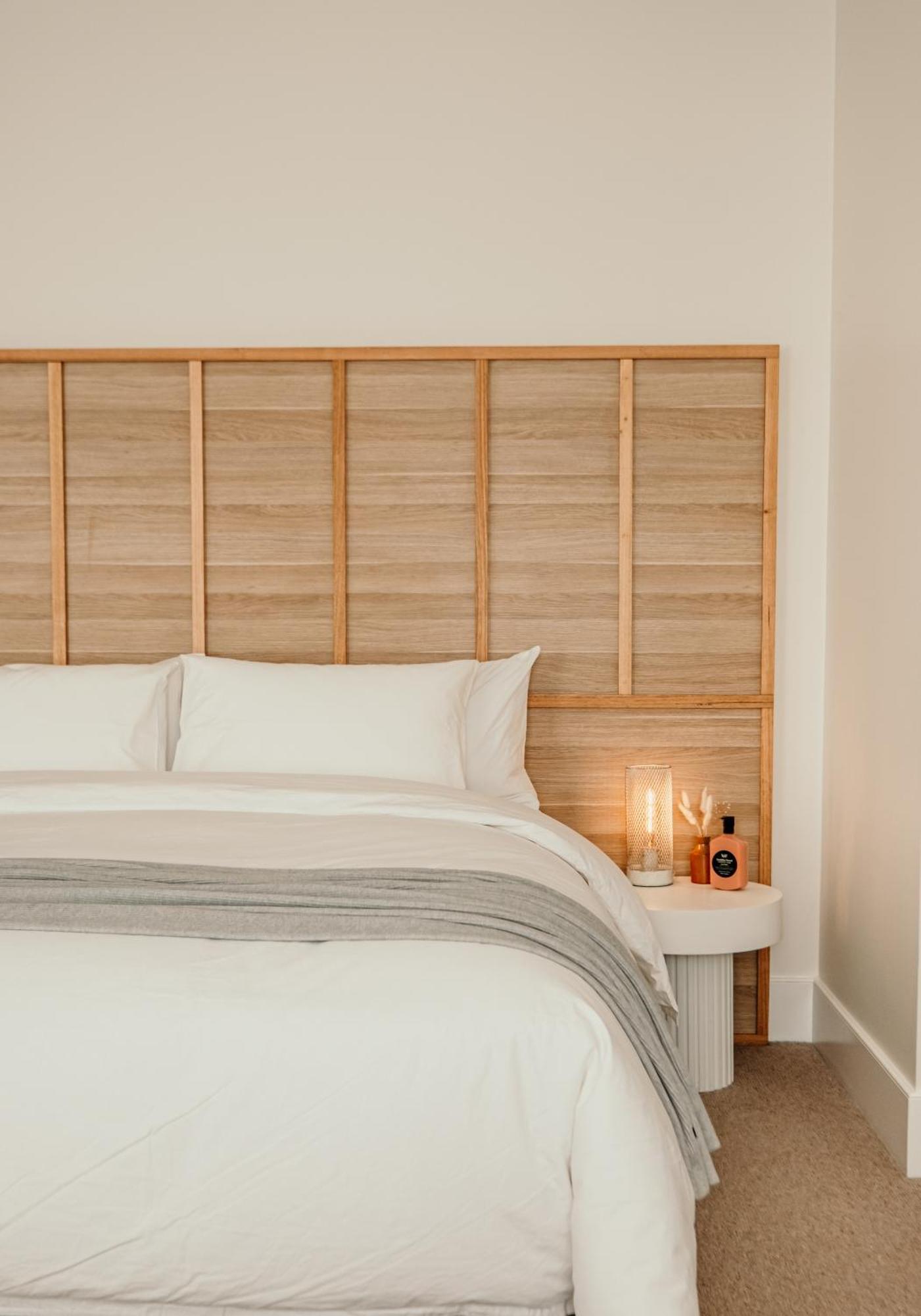 The Oak & Anchor Hotel Port Fairy Luaran gambar A bamboo headboard