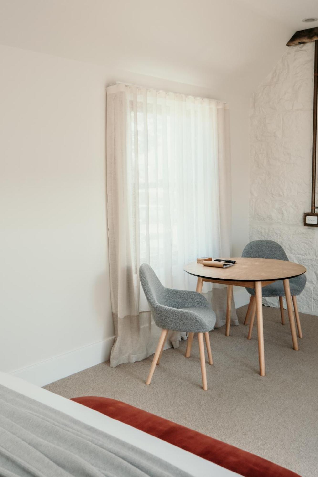 The Oak & Anchor Hotel Port Fairy Luaran gambar A curtain