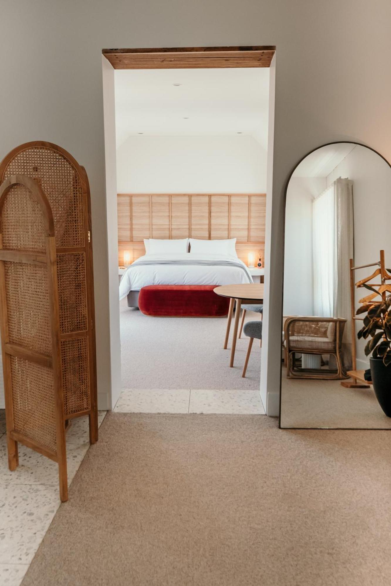 The Oak & Anchor Hotel Port Fairy Luaran gambar A bedroom at the hotel