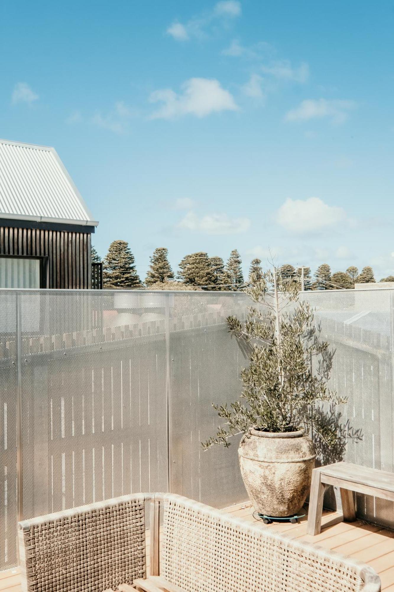 The Oak & Anchor Hotel Port Fairy Luaran gambar The roof terrace